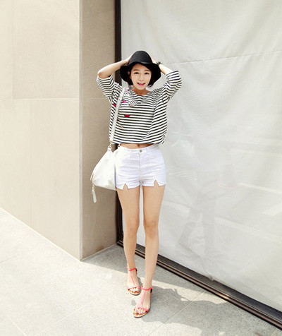 Và khi diện phụ kiện này bạn có thể thoải mái mix với nhiều trang phục mang phong cách khác nhau mà vẫn thật đáng yêu và điệu đà. Xem thêm:Phụ kiện nào được yêu chuộng nhất năm 2011 Và khi diện phụ kiện này bạn có thể thoải mái mix với nhiều trang phục mang phong cách khác nhau mà vẫn thật đáng yêu và điệu đà. Xem thêm:Phụ kiện nào được yêu chuộng nhất năm 2011