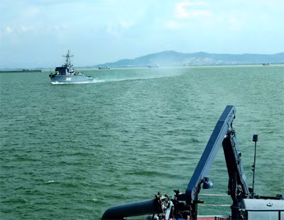 Hai tàu HQ 861 và HQ 862 của Hải quân nhân dân Việt Nam xuất phát tham gia tuần tra liên hợp Hai tàu HQ 861 và HQ 862 của Hải quân nhân dân Việt Nam xuất phát tham gia tuần tra liên hợp