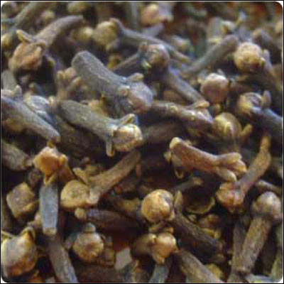 Chữa đinh râu: đinh hương 1 phần, đọt cây dứa dại 2 phần, giã nát, đắp băng. Xem thêm:Điểm danh 12 loại rau, quả dễ nhiễm thuốc trừ sâu hàng đầu 2012 Chữa đinh râu: đinh hương 1 phần, đọt cây dứa dại 2 phần, giã nát, đắp băng. Xem thêm:Điểm danh 12 loại rau, quả dễ nhiễm thuốc trừ sâu hàng đầu 2012