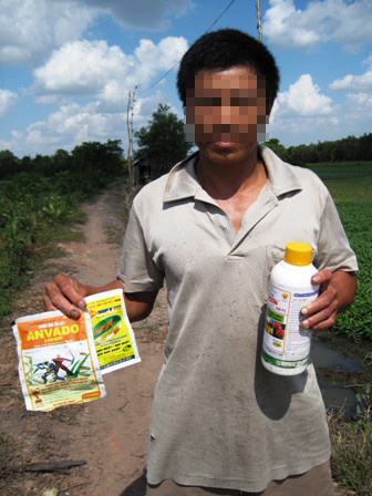 Thuốc trừ sâu được sử dụng vô tội vạ trên rau muống Thuốc trừ sâu được sử dụng vô tội vạ trên rau muống