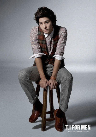 Kiểu tóc "xù" cá tính của Kim Bum.(Ảnh:CNN) Xem thêm:Vẻ lãng tử dễ "hạ gục" phái đẹp của mỹ nam Hàn Kiểu tóc "xù" cá tính của Kim Bum.(Ảnh:CNN) Xem thêm:Vẻ lãng tử dễ "hạ gục" phái đẹp của mỹ nam Hàn