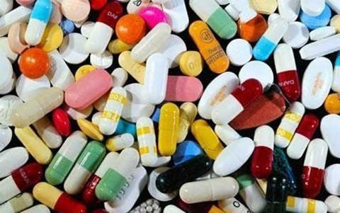 Dùng quá nhiều thuốc hỗ trợ: Các thuốc bổ sung chỉ giúp “bổ sung” những gì bạn không nhận được từ thực phẩm. Không có một loại thuốc nào có thể thay thế được một chế độ ăn thích hợp. Xem thêm:Điểm danh một số loại rau, quả giúp hạ huyết áp Dùng quá nhiều thuốc hỗ trợ: Các thuốc bổ sung chỉ giúp “bổ sung” những gì bạn không nhận được từ thực phẩm. Không có một loại thuốc nào có thể thay thế được một chế độ ăn thích hợp. Xem thêm:Điểm danh một số loại rau, quả giúp hạ huyết áp