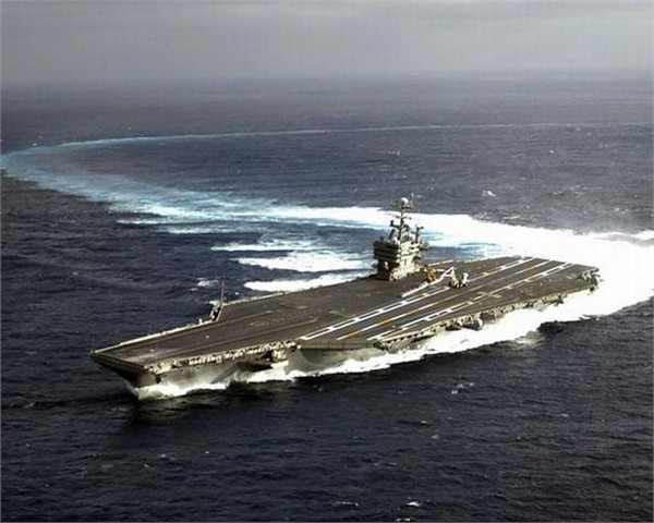 Tuy nhiên, với độ choán nước lên tới hàng chục ngàn, thậm chí là hơn 100 ngàn tấn, việc những con tàu khổng lồ đổi hướng khi đang di chuyển ẩn chứa khá nhiều rủi ro.