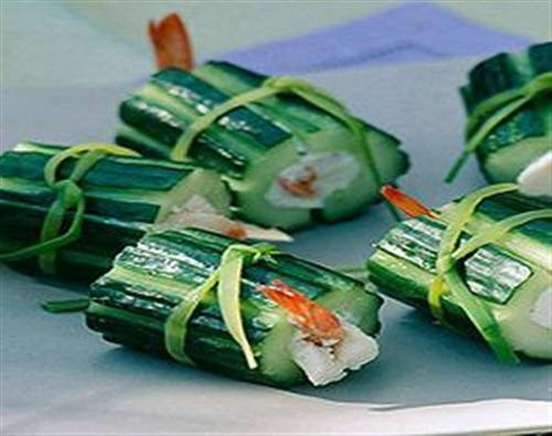 Ăn thực phẩm đắng: Mùa hè nóng nực khiến cho khẩu vị bị thay đổi khá nhiều, đôi khi thấy vô vị, chán ăn. Vì thế sau đó chúng ta có xu hướng ép buộc bản thân phải ăn các thịt, cá để bổ sung, vô tình làm trầm trọng thêm các triệu chứng tiêu cực. Trái lại, ăn các thực phẩm đắng lại đóng vai trò như các món khai vị. Xem thêm: "Ướp hương" cơ thể với những "thảo dược" dân dã quanh ta Ăn thực phẩm đắng: Mùa hè nóng nực khiến cho khẩu vị bị thay đổi khá nhiều, đôi khi thấy vô vị, chán ăn. Vì thế sau đó chúng ta có xu hướng ép buộc bản thân phải ăn các thịt, cá để bổ sung, vô tình làm trầm trọng thêm các triệu chứng tiêu cực. Trái lại, ăn các thực phẩm đắng lại đóng vai trò như các món khai vị. Xem thêm: "Ướp hương" cơ thể với những "thảo dược" dân dã quanh ta