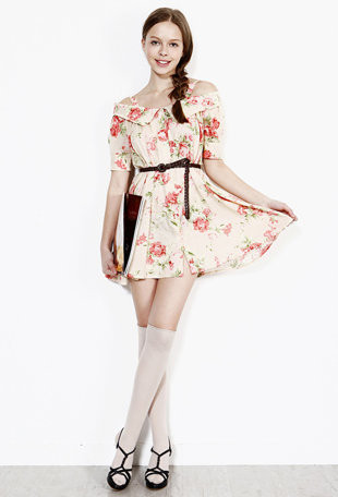 Xem thêm:Những bộ váy trần tay khiến bạn trẻ trung, quyến rũ hơn