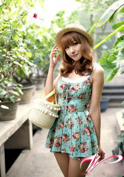 Mập một chút bạn nên chọn những chiếc váy hoa xòe thắt eo kiểu vintage hoặc kiểu váy phần eo rộng. Xem thêm:Những bộ váy trần tay khiến bạn trẻ trung, quyến rũ hơn