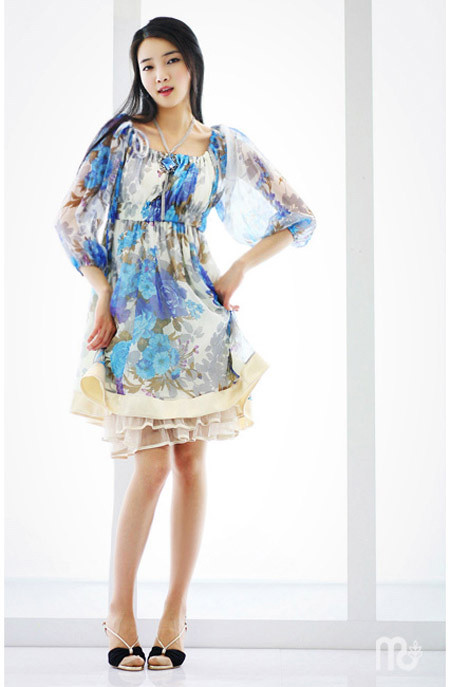 Còn nếu thân hình của bạn lý tưởng thì không có gì tuyệt hơn. Hoàn hảo với một chiếc váy hoa, bạn sẽ giống như một nàng tiểu thư kiêu kỳ. Xem thêm:Những bộ váy trần tay khiến bạn trẻ trung, quyến rũ hơn