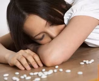 Thuốc an thần có thể làm tăng chứng đau đầu: Theo các bác sỹ-, các loại thuốc như aspirin, triptans, vicodin, hydrocodone… đều có thể gây ra chứng đau đầu do dùng thuốc quá nhiều. Khi mắc phải chứng bệnh này, cần đến khám bác sỹ để chữa trị. Xem thêm: 26 loại thực phẩm giúp bạn ‘thanh lọc’ cơ thể Thuốc an thần có thể làm tăng chứng đau đầu: Theo các bác sỹ-, các loại thuốc như aspirin, triptans, vicodin, hydrocodone… đều có thể gây ra chứng đau đầu do dùng thuốc quá nhiều. Khi mắc phải chứng bệnh này, cần đến khám bác sỹ để chữa trị. Xem thêm: 26 loại thực phẩm giúp bạn ‘thanh lọc’ cơ thể