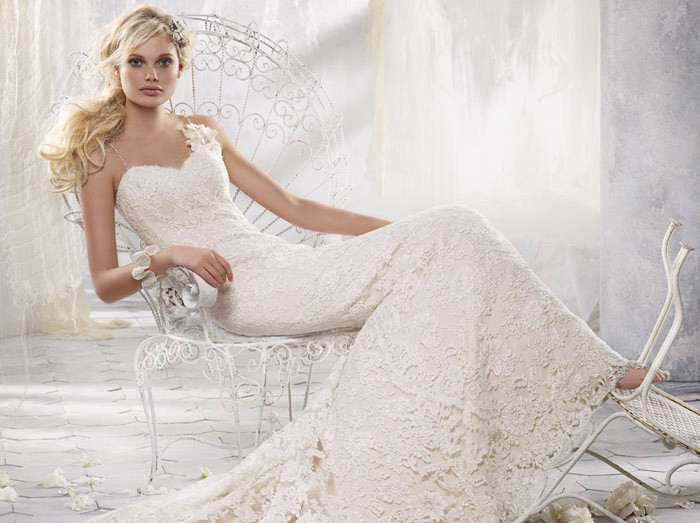 Thiết kế váy ren đuôi cá thật tinh tế và kiều diễm Xem thêm: Bất chấp nắng nóng, cô dâu hóa "thiên thần" với váy cưới cực "cool"