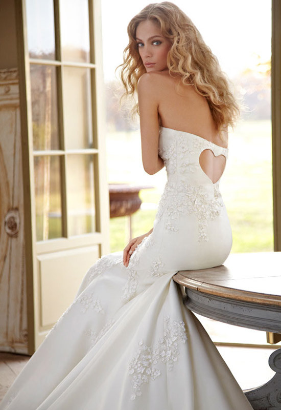 Vẻ đẹp duyên dáng cho cô dâu chuộng nét cổ điển Xem thêm: Bất chấp nắng nóng, cô dâu hóa "thiên thần" với váy cưới cực "cool"