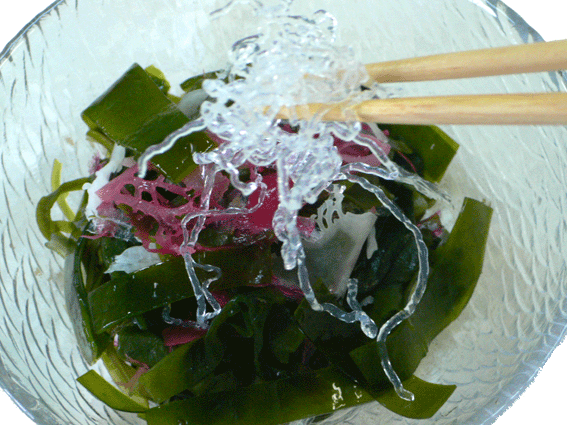 Lý do: Rong biển không chỉ giàu vitamin E và chất xơ, mà còn phong phú về hàm lượng i-ốt. Các nhà khoa học tin rằng thiếu hụt i-ốt là một trong những yếu tố nguy cơ của ung thư vú, do đó, ăn rong biển có thể giúp ngăn ngừa ung thư vú. Xem thêm:Điểm danh một số loại rau, quả giúp hạ huyết áp