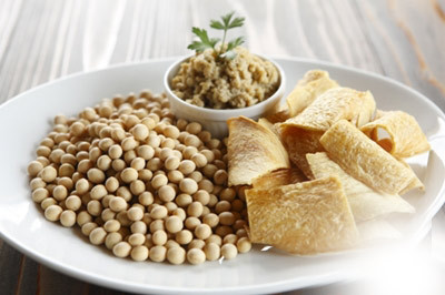 Minh chứng cũng cho thấy ở người suy dinh dưỡng, người có bệnh lý làm giảm protein trong cơ thể (như hội chứng thận hư, các bệnh rối loạn chuyển hóa protein…), vết thương thường chậm lành sẹo hơn. Xem thêm:Điểm mặt những thực phẩm tốt nhất cho bữa sáng của trẻ