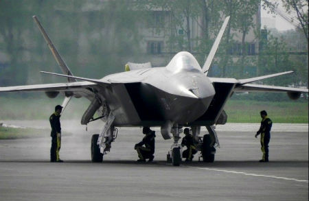 Máy bay chiến đấu tàng hình J-20 được Trung Quốc so sánh là một đối thủ đáng gờm với F-22 Raptor của Mỹ. (Ảnh máy bay J-20) Máy bay chiến đấu tàng hình J-20 được Trung Quốc so sánh là một đối thủ đáng gờm với F-22 Raptor của Mỹ. (Ảnh máy bay J-20)