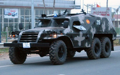 Xe BTR-152 trên đường thử nghiệm sau cải tiến, nâng cấp. Xe BTR-152 trên đường thử nghiệm sau cải tiến, nâng cấp.