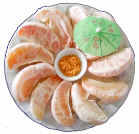 25. Bưởi: Bưởi chứa rất nhiều xơ, thúc đẩy nhu động đường ruột, có công hiệu thông tiện sạch ruột, cũng như làm giảm cholesterol, dự phòng cảm mạo, loại đi “hơi thối” trong ruột, giải độc rượu. Xem thêm: Phòng trừ ung thư hiệu quả với rau củ quanh ta