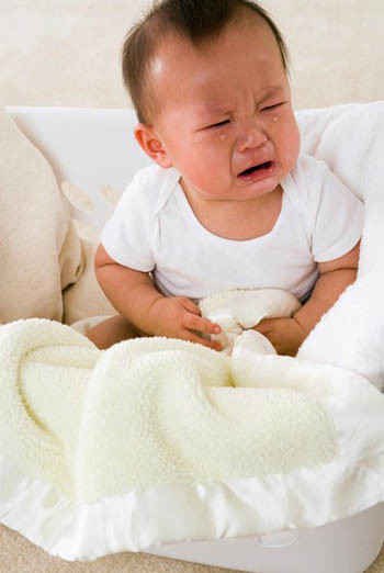 Mọc răng: Bé mọc răng thường chảy nước dãi, hay cho tay vào miệng. Vì khó chịu trong miệng nên bé cũng hay khóc nhè. Xem thêm: Điểm mặt những thực phẩm tốt nhất cho bữa sáng của trẻ Mọc răng: Bé mọc răng thường chảy nước dãi, hay cho tay vào miệng. Vì khó chịu trong miệng nên bé cũng hay khóc nhè. Xem thêm: Điểm mặt những thực phẩm tốt nhất cho bữa sáng của trẻ