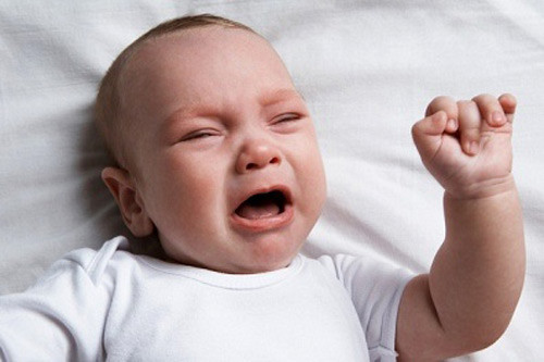 Khi ấy, bạn nên cho bé bú ngay trước khi bé bắt đầu khóc váng lên. Còn khi bé đã khóc, việc được cho ăn sẽ không làm bé im ngay mà trẻ chỉ yên ắng lúc đã no bụng. Xem thêm: Điểm mặt những thực phẩm tốt nhất cho bữa sáng của trẻ Khi ấy, bạn nên cho bé bú ngay trước khi bé bắt đầu khóc váng lên. Còn khi bé đã khóc, việc được cho ăn sẽ không làm bé im ngay mà trẻ chỉ yên ắng lúc đã no bụng. Xem thêm: Điểm mặt những thực phẩm tốt nhất cho bữa sáng của trẻ