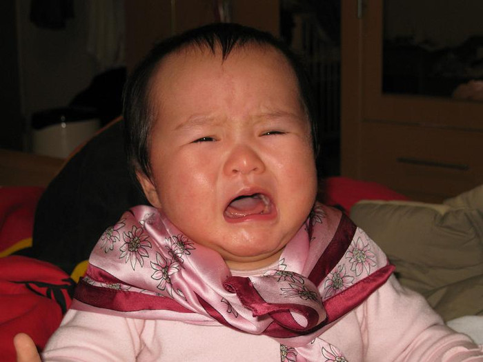 Bé bị ốm: Nếu bạn đã cho con ăn và thấy con hoàn toàn thoải mái (tã vẫn sạch, người đủ ấm...) nhưng bé vẫn khóc, hãy kiểm tra nhiệt độ để xem bé có bị ốm không. Tiếng khóc của bé khi ốm khác hẳn lúc đói hay khi cáu gắt, những ông bố bà mẹ trẻ sẽ sớm "đọc" được điều này và biết lúc nào cần đưa con đi khám. Xem thêm: Điểm mặt những thực phẩm tốt nhất cho bữa sáng của trẻ Bé bị ốm: Nếu bạn đã cho con ăn và thấy con hoàn toàn thoải mái (tã vẫn sạch, người đủ ấm...) nhưng bé vẫn khóc, hãy kiểm tra nhiệt độ để xem bé có bị ốm không. Tiếng khóc của bé khi ốm khác hẳn lúc đói hay khi cáu gắt, những ông bố bà mẹ trẻ sẽ sớm "đọc" được điều này và biết lúc nào cần đưa con đi khám. Xem thêm: Điểm mặt những thực phẩm tốt nhất cho bữa sáng của trẻ