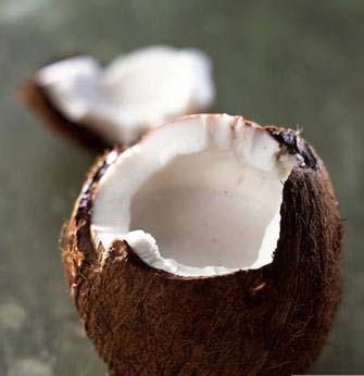 Nước dừa chứa nhiều nguồn vitamin B-phức như riboflavin, niacin, thiamin, pyridoxine, và folates. Các vitamin này cơ thể rất cần được bổ sung từ bên ngoài qua ăn uống. Xem thêm:Táo là loại quả chứa nhiều thuốc trừ sâu nhất? Nước dừa chứa nhiều nguồn vitamin B-phức như riboflavin, niacin, thiamin, pyridoxine, và folates. Các vitamin này cơ thể rất cần được bổ sung từ bên ngoài qua ăn uống. Xem thêm:Táo là loại quả chứa nhiều thuốc trừ sâu nhất?