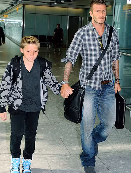 Nếu để ý kỹ một chút bạn có thể nhận ra Becks rất thích diện áo sơ mi kẻ ô. (Ảnh:CNN) Xem thêm: Vợ chồng Becks: từ quê mùa lên thành phố