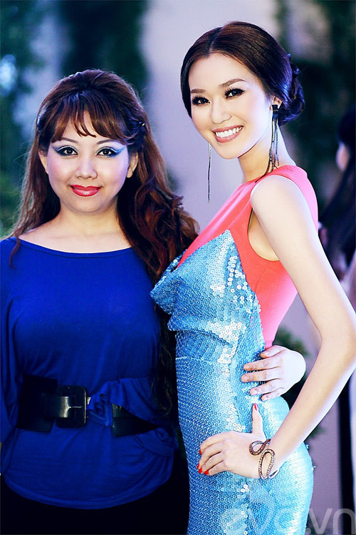 Khánh My và NTK Quỳnh Paris Xem thêm:Sao Việt có còn xinh đẹp khi ướt mưa?