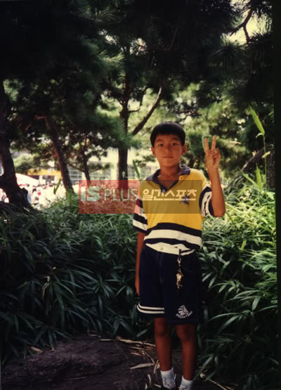 Khi Lee Min Ho 9 tuổi.(Ảnh: 2sao) Xem thêm:Sao Hàn bỗng dưng từ "xinh gái" thành "đẹp giai" Khi Lee Min Ho 9 tuổi.(Ảnh: 2sao) Xem thêm:Sao Hàn bỗng dưng từ "xinh gái" thành "đẹp giai"