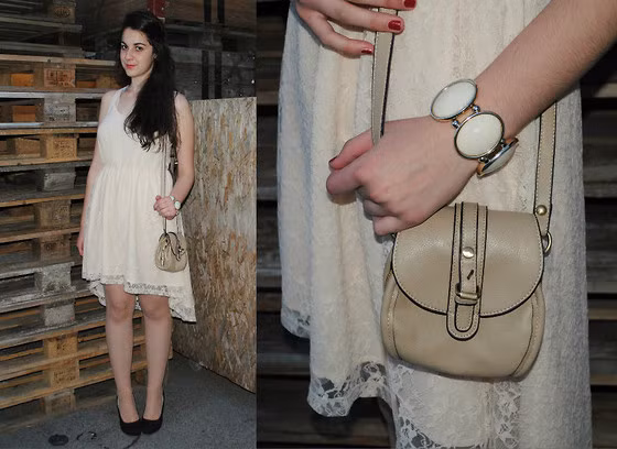 Bạn nên chọn giày búp bê đáng yêu, kèm theo túi xách đeo chéo nhỏ xinh màu sắc nổi bật hoặc cùng tông với màu áo. Xem thêm:Thổi bùng xu hướng hè với thời trang đường phố tuyệt đẹp