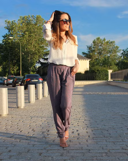 ... hay nữ tính hóa một chút khi kết hợp áo sơ mi voan với quần vải họa tiết nhẹ mát. Xem thêm:Thổi bùng xu hướng hè với thời trang đường phố tuyệt đẹp