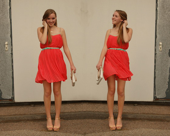 Nếu bạn hơi thấp bé, có thể chọn váy voan liền, chất liệu tương tự mullet bay bổng, vừa nữ tính, vừa ngây thơ. Xem thêm:Thổi bùng xu hướng hè với thời trang đường phố tuyệt đẹp