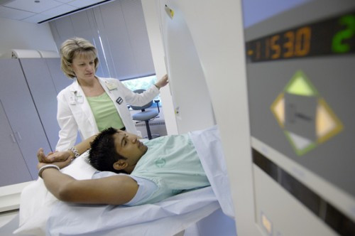 Ung thư: Uống bia quá lượng sẽ giảm thấp khả năng phản ứng của cơ thể. Chuyên gia ung thư của Mỹ phát hiện, người uống quá nhiều bia mắc bệnh ung thư vòm họng và nguy cơ ung thư thực quản cao gấp 3 lần so với những người uống rượu mạnh. Xem thêm:Nhận diện mụn và phương cách "cạch mặt" chúng Ung thư: Uống bia quá lượng sẽ giảm thấp khả năng phản ứng của cơ thể. Chuyên gia ung thư của Mỹ phát hiện, người uống quá nhiều bia mắc bệnh ung thư vòm họng và nguy cơ ung thư thực quản cao gấp 3 lần so với những người uống rượu mạnh. Xem thêm:Nhận diện mụn và phương cách "cạch mặt" chúng