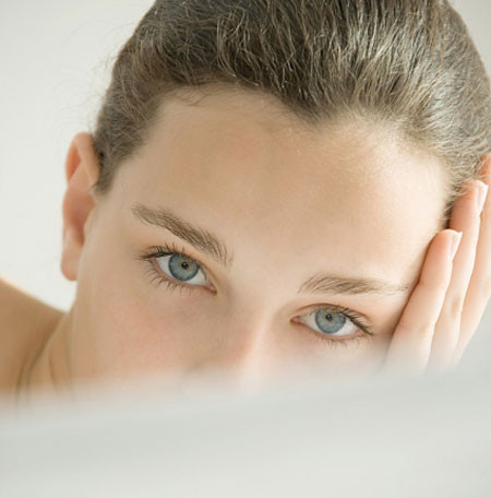 Lông mày rụng dần: Nếu 1/3 lông mày phía bên ngoài (phía gần với tai nhất) bắt đầu rụng, thì có thể bạn mắc bệnh về tuyến giáp (hoặc thiểu năng tuyến giáp hay là cường năng tuyến giáp). Xem thêm: Móng tay... nói lên bệnh tật: tim, gan, phổi Lông mày rụng dần: Nếu 1/3 lông mày phía bên ngoài (phía gần với tai nhất) bắt đầu rụng, thì có thể bạn mắc bệnh về tuyến giáp (hoặc thiểu năng tuyến giáp hay là cường năng tuyến giáp). Xem thêm: Móng tay... nói lên bệnh tật: tim, gan, phổi