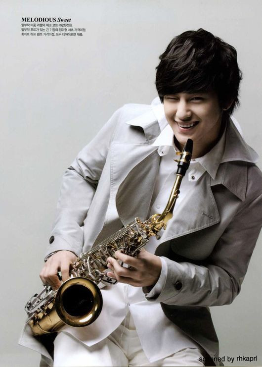 Phong cách lãng tử, hào hoa, phong nhã. (Ảnh: iO) Xem thêm:Mỹ nam Lee Min Ho: hotboy từ thủa trong nôi