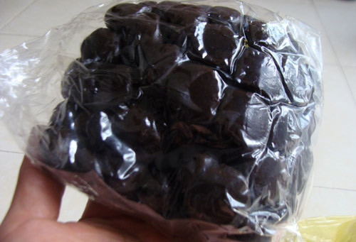 Chữa bỏng bằng thuốc của thầy lang... Điều này đã cảnh báo sự thiếu kiến thức trầm trọng của không ít người trong việc điểu trị vết bỏng, qua trường hợp đau lòng trên có thể thấy nhiều người vẫn áp dụng những cách trị bỏng phản khoa học khiến vết bỏng từ nhẹ thành nặng và khó qua khỏi. Xem thêm:26 loại thực phẩm giúp bạn ‘thanh lọc’ cơ thể Chữa bỏng bằng thuốc của thầy lang... Điều này đã cảnh báo sự thiếu kiến thức trầm trọng của không ít người trong việc điểu trị vết bỏng, qua trường hợp đau lòng trên có thể thấy nhiều người vẫn áp dụng những cách trị bỏng phản khoa học khiến vết bỏng từ nhẹ thành nặng và khó qua khỏi. Xem thêm:26 loại thực phẩm giúp bạn ‘thanh lọc’ cơ thể