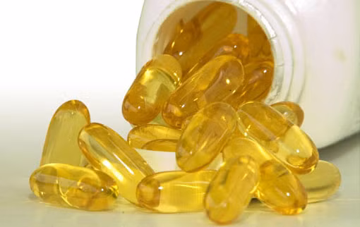 Thực ra mỡ trăn và dầu cá đều có thể chữa bỏng nhưng phải dùng đúng lúc. Chất Vitamin A trong dầu cá và mỡ trăn có tác dụng kích thích sự tái tạo tế bào biểu mô. Vì vậy, người ta thường sử dụng kết hợp với các thuốc khác tạo thành hợp chất có tác dụng như mỡ, kem. Xem thêm:26 loại thực phẩm giúp bạn ‘thanh lọc’ cơ thể Thực ra mỡ trăn và dầu cá đều có thể chữa bỏng nhưng phải dùng đúng lúc. Chất Vitamin A trong dầu cá và mỡ trăn có tác dụng kích thích sự tái tạo tế bào biểu mô. Vì vậy, người ta thường sử dụng kết hợp với các thuốc khác tạo thành hợp chất có tác dụng như mỡ, kem. Xem thêm:26 loại thực phẩm giúp bạn ‘thanh lọc’ cơ thể