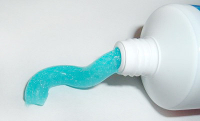 Đối với bỏng nước sôi, lửa, không được dùng những chất này vì nó chỉ làm tăng thêm sự đau đớn. Không nên dùng xà phòng, kem đánh răng như một thứ thuốc. Xem thêm:26 loại thực phẩm giúp bạn ‘thanh lọc’ cơ thể Đối với bỏng nước sôi, lửa, không được dùng những chất này vì nó chỉ làm tăng thêm sự đau đớn. Không nên dùng xà phòng, kem đánh răng như một thứ thuốc. Xem thêm:26 loại thực phẩm giúp bạn ‘thanh lọc’ cơ thể