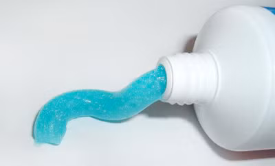 Đối với bỏng nước sôi, lửa, không được dùng những chất này vì nó chỉ làm tăng thêm sự đau đớn. Không nên dùng xà phòng, kem đánh răng như một thứ thuốc. Xem thêm:26 loại thực phẩm giúp bạn ‘thanh lọc’ cơ thể Đối với bỏng nước sôi, lửa, không được dùng những chất này vì nó chỉ làm tăng thêm sự đau đớn. Không nên dùng xà phòng, kem đánh răng như một thứ thuốc. Xem thêm:26 loại thực phẩm giúp bạn ‘thanh lọc’ cơ thể