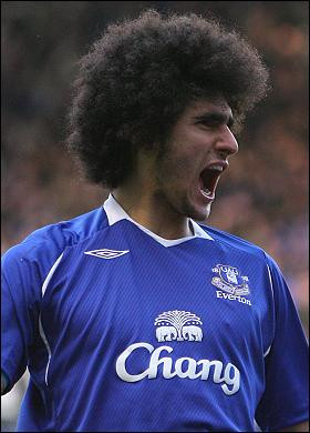 Fellaini với cái "tổ chim" được úp vào đầu.(Ảnh: CNN) Xem thêm:David Beckham: cầu thủ sành điệu nhất ngoài sân cỏ Fellaini với cái "tổ chim" được úp vào đầu.(Ảnh: CNN) Xem thêm:David Beckham: cầu thủ sành điệu nhất ngoài sân cỏ