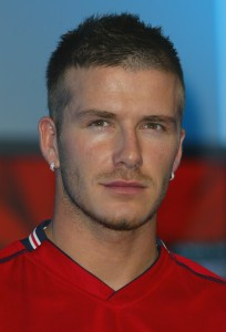 Kiểu tóc này nhìn Beckham khỏe khoắn hơn.(Ảnh:CCN) Xem thêm:Khám phá 10 quy tắc vàng trong làm đẹp của Victoria Beckham Kiểu tóc này nhìn Beckham khỏe khoắn hơn.(Ảnh:CCN) Xem thêm:Khám phá 10 quy tắc vàng trong làm đẹp của Victoria Beckham