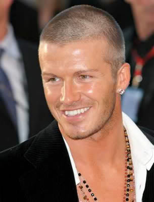 Có những khi Beckham lại chọn cho mình phong cách theo đúng nghĩa của một cầu thủ: "trọc đầu".(Ảnh:BĐ) Xem thêm:Khám phá 10 quy tắc vàng trong làm đẹp của Victoria Beckham Có những khi Beckham lại chọn cho mình phong cách theo đúng nghĩa của một cầu thủ: "trọc đầu".(Ảnh:BĐ) Xem thêm:Khám phá 10 quy tắc vàng trong làm đẹp của Victoria Beckham