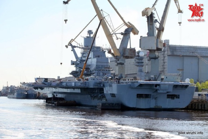 Tàu sân bay INS Vikramaditya của Ấn Độ tại xưởng đóng tàu ở Nga Tàu sân bay INS Vikramaditya của Ấn Độ tại xưởng đóng tàu ở Nga