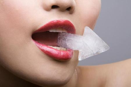 Bệnh này thường do khuẩn mycoplasma gây lên và làm cho bạn cảm thấy rất khó chịu khi nuốt nước bọt hay nói chuyện. Có rất nhiều cách điều trị, tuy nhiên, dưới đây là một số thủ thuật đơn giản chữa viêm họng ngay tại nhà mà không cần gặp bác sĩ... Xem thêm: Những điều đấng mày râu cần biết khi tập thể hình Bệnh này thường do khuẩn mycoplasma gây lên và làm cho bạn cảm thấy rất khó chịu khi nuốt nước bọt hay nói chuyện. Có rất nhiều cách điều trị, tuy nhiên, dưới đây là một số thủ thuật đơn giản chữa viêm họng ngay tại nhà mà không cần gặp bác sĩ... Xem thêm: Những điều đấng mày râu cần biết khi tập thể hình