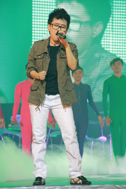 Phương Uyên luôn trung thành với phong cách tomboy dù cả trong đời thường lẫn khi lên sân khấu. Xem thêm:Phong cách thời trang của hotgirl "nổi loạn" Phương Uyên luôn trung thành với phong cách tomboy dù cả trong đời thường lẫn khi lên sân khấu. Xem thêm:Phong cách thời trang của hotgirl "nổi loạn"