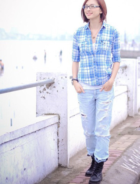 Ngô Thanh Vân trẻ trung với phong cách tomboy. Xem thêm:Phong cách thời trang của hotgirl "nổi loạn" Ngô Thanh Vân trẻ trung với phong cách tomboy. Xem thêm:Phong cách thời trang của hotgirl "nổi loạn"