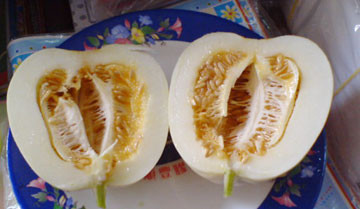 Do chứa hàm lượng axit folic cao, dưa lê rất có lợi cho phụ nữ mang thai, giúp cho bào thai khỏe mạnh. Nó cũng giúp ngăn ngừa chứng loãng xương, chống lại sự suy nhược của cơ thể. Xem thêm:Điểm danh 12 loại rau, quả dễ nhiễm thuốc trừ sâu hàng đầu 2012 Do chứa hàm lượng axit folic cao, dưa lê rất có lợi cho phụ nữ mang thai, giúp cho bào thai khỏe mạnh. Nó cũng giúp ngăn ngừa chứng loãng xương, chống lại sự suy nhược của cơ thể. Xem thêm:Điểm danh 12 loại rau, quả dễ nhiễm thuốc trừ sâu hàng đầu 2012