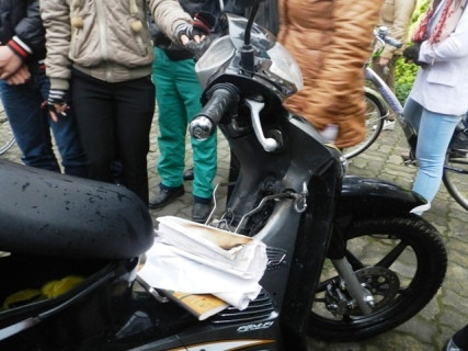 Vụ cháy đã làm cháy và hư hại phần thân xe Vụ cháy đã làm cháy và hư hại phần thân xe