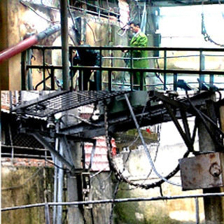 Sau vụ cháy, trạm biến áp của Công ty Bảo Việt Nghệ An đã bị thiêu rụi Sau vụ cháy, trạm biến áp của Công ty Bảo Việt Nghệ An đã bị thiêu rụi