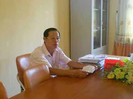 Ông Bùi Ngọc Châu - Chủ tich xã Hoàng Ngọc cho biết thông tin Trưởng công an xã này đã bị Cơ quan CSĐT tỉnh Thanh Hoá bắt tạm giam Ông Bùi Ngọc Châu - Chủ tich xã Hoàng Ngọc cho biết thông tin Trưởng công an xã này đã bị Cơ quan CSĐT tỉnh Thanh Hoá bắt tạm giam