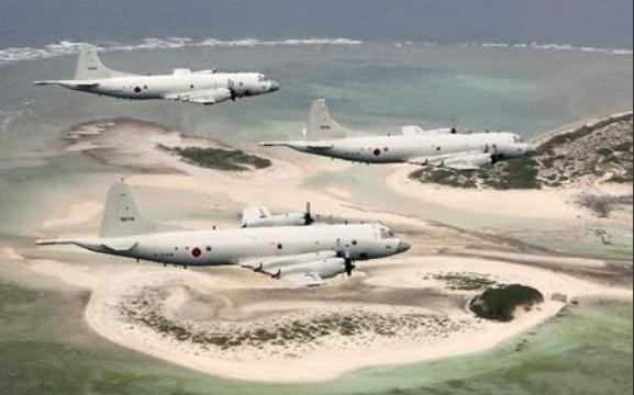 Biên đội máy bay tuần tra săn ngầm P-3C của Cụm hàng không 5, Lực lượng Phòng vệ Biển Nhật Bản. Biên đội máy bay tuần tra săn ngầm P-3C của Cụm hàng không 5, Lực lượng Phòng vệ Biển Nhật Bản.