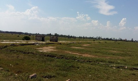 Do thu nhập thấp, công việc nặng nhọc, vất vả cùng với việc sản phẩm làm ra không có nơi tiêu thụ ổn định nên nhiều cánh đồng muối tại Nghệ An đã bị người Diêm dân bỏ hoang (ảnh Xuân Hòa) Do thu nhập thấp, công việc nặng nhọc, vất vả cùng với việc sản phẩm làm ra không có nơi tiêu thụ ổn định nên nhiều cánh đồng muối tại Nghệ An đã bị người Diêm dân bỏ hoang (ảnh Xuân Hòa)