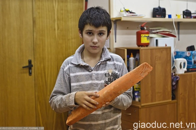 Các thành viên có thể tự tìm tòi, tra cứu, trao đổi kinh nghiệm, mày mò tự chế tạo các loại mô hình máy bay, tàu chiến thông thường, thậm chí cả các loại mô hình động, điều khiển từ xa hiện đại đang khá phổ biến hiện nay. Các thành viên có thể tự tìm tòi, tra cứu, trao đổi kinh nghiệm, mày mò tự chế tạo các loại mô hình máy bay, tàu chiến thông thường, thậm chí cả các loại mô hình động, điều khiển từ xa hiện đại đang khá phổ biến hiện nay.